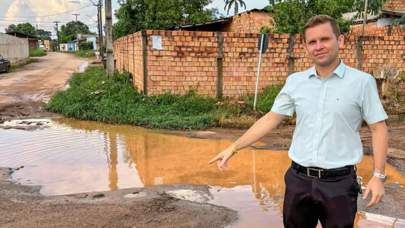 Pastor Bruno cobra pavimentação no bairro Aeroclube